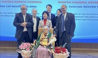 Giải thưởng Romesh Chandra vinh danh nguyên Phó Chủ tịch nước Nguyễn Thị Bình 