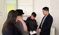 Đại sứ quán Việt Nam tại Đức thăm hỏi gia đình nạn nhân vụ cháy tại Berlin