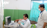 Khám chữa bệnh cho bà con Việt kiều có hoàn cảnh khó khăn tại tỉnh Prey Veng