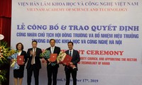 Trường Đại học Khoa học và Công nghệ Hà Nội có Hiệu trưởng chính là GS Etienne Saur