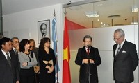 Exposición sobre Ho Chi Minh en Argentina por Día Nacional de Vietnam