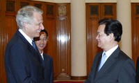 Dirigentes vietnamitas reciben al ex premier francés Dominique de Villepin