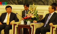 Vietnam y China se comprometen a afianzar relaciones entre pueblos 