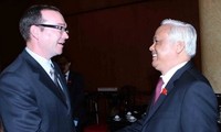 Delegación parlamentaria y empresarial de Canadá visita Vietnam