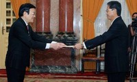 Presidente de Vietnam recibe nuevos embajadores en Hanoi