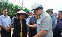 Continúan esfuerzos para ayudar a víctimas de inundaciones en Vietnam