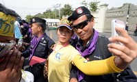 Pausa temporal de manifestaciones en Tailandia en vísperas de cumpleaños del rey