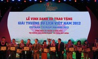 Entregan premio “Tursimo Vietnamita 2012”