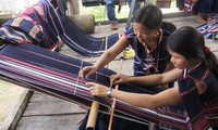 Tejido de brocado del pueblo Ê-đê