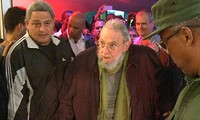 Fidel reaparece en público tras ausencia de nueve meses