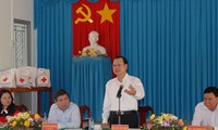 Visita vicepresidente Vu Van Ninh a provincia sureña Ben Tre