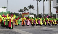 Baile tradicional “Bát Dật” en Thai Binh