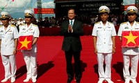 Abandera primer ministro de Vietnam sus dos  primeros submarinos