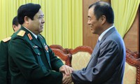 Ministro de Defensa de Vietnam recibe embajadores de China y Tailandia