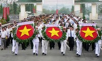 Actividades en saludo a la reunificación del país y el Día Internacional de los Trabajadores