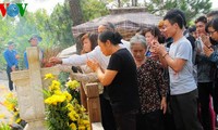 Decenas de miles de personas visitan la tumba del general Vo Nguyen Giap