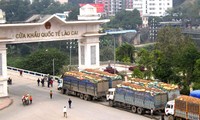 Siguen en bonanza el intercambio comercial Vietnam-China en entrada fronteriza de Lao Cai