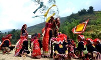 Singular ceremonia de étnicos vietnamitas