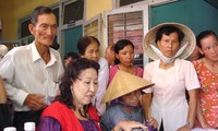 Ministerio de Defensa de Vietnam se solidariza con personas y familias meritorias  