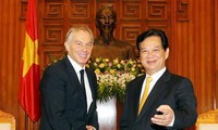 Recibe premier Nguyen Tan Dung al ex primer ministro británico Tony Blair