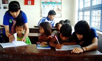  Estudiantes voluntarios de Phu Yen aportan en modernización del campo