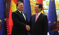 Dirigentes vietnamitas reciben al presidente de Comisión Europea