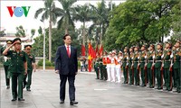 Urge primer ministro de Vietnam reforzar preparación para defensa 