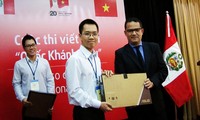 Premian a ganadores del primer concurso de ensayo sobre Perú en Vietnam