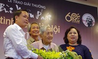 Hombre vinculado a Hanoi durante cien años