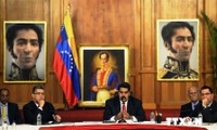 Presidente venezolano promueve medidas para mejorar la economía