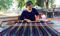 Tejido del brocado, hermoso rasgo cultural de los Bana