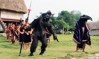 Original ceremonia de los Bana para rogar por paz 