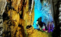 El paisaje espléndido de cueva de Thien Duong (Paraíso)