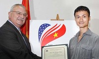 Otorgan premios a diseñadores de logo  Vietnam – Estados Unidos