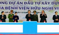 Coloca Primer ministro de Vietnam primera piedra de dos centros médicos