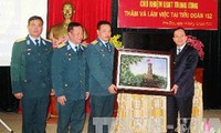 Elogian batallón de misiles en Vietnam 