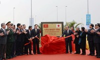 Inauguran grandes obras de comunicación en Hanoi