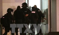 Francia despliega policía para arrestar sospechosos del atentado contra Charlie Hebdo 