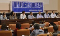 Gobierno colombiano y las FARC aplazan reinicio de diálogos de paz