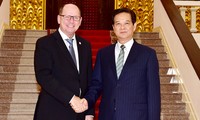 Recibe primer ministro vietnamita a parlamentario de Suecia y embajador de Rusia