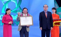 Entregan premio “Estrella de la farmacia vietnamita” 