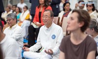 Celebran primer Día Internacional de Yoga  