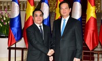 Concluye primer ministro laosiano visita en Vietnam