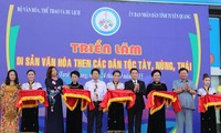 Exhibición “Patrimonio cultural de Then de las etnias Tay, Nung y Thai de Vietnam” 2015