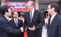 Alienta el presidente vietnamita plan educativo de la Universidad Viet-Duc