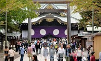 Ministro de Justicia de Japón visita templo de Yasukuni