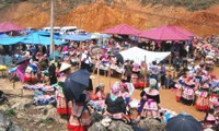 Bulliciosos mercados tradicionales en Ha Giang