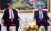 Vietnam y EEUU forjan colaboración en búsqueda de restos de soldados desparecidos 