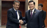 Contactos bilaterales del Presidente de Vietnam en APEC 2015