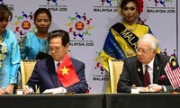 Premier vietnamita en acto de declaración del nacimiento de la comunidad ASEAN